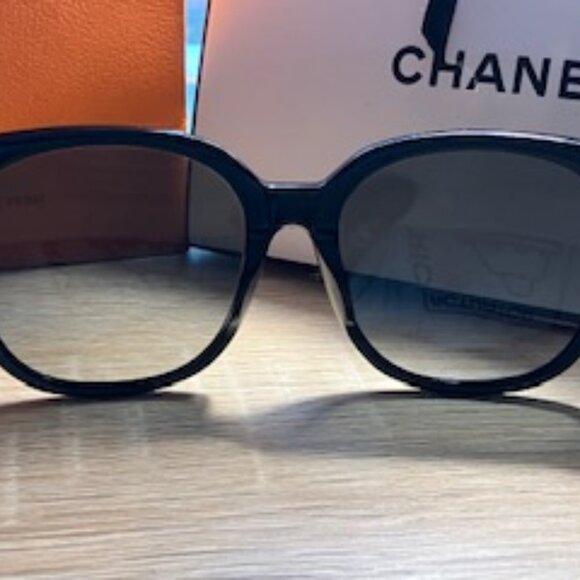Givenchy GV7085/F/S  Sunglasses - Picture 7 of 9